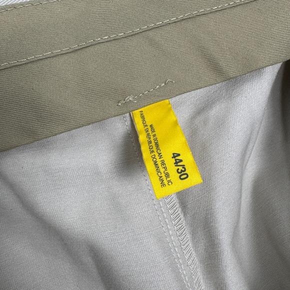 Cabelas Mens Stone Wrinkle-Free Straight Fit Pleated Front Pants 44x30 - FLAWS - Picture 4 of 16